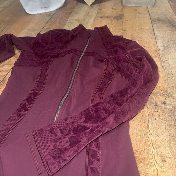 Lululemon Define Jacket Flocked
Dark Adobe size 8 - Picture 12 of 15